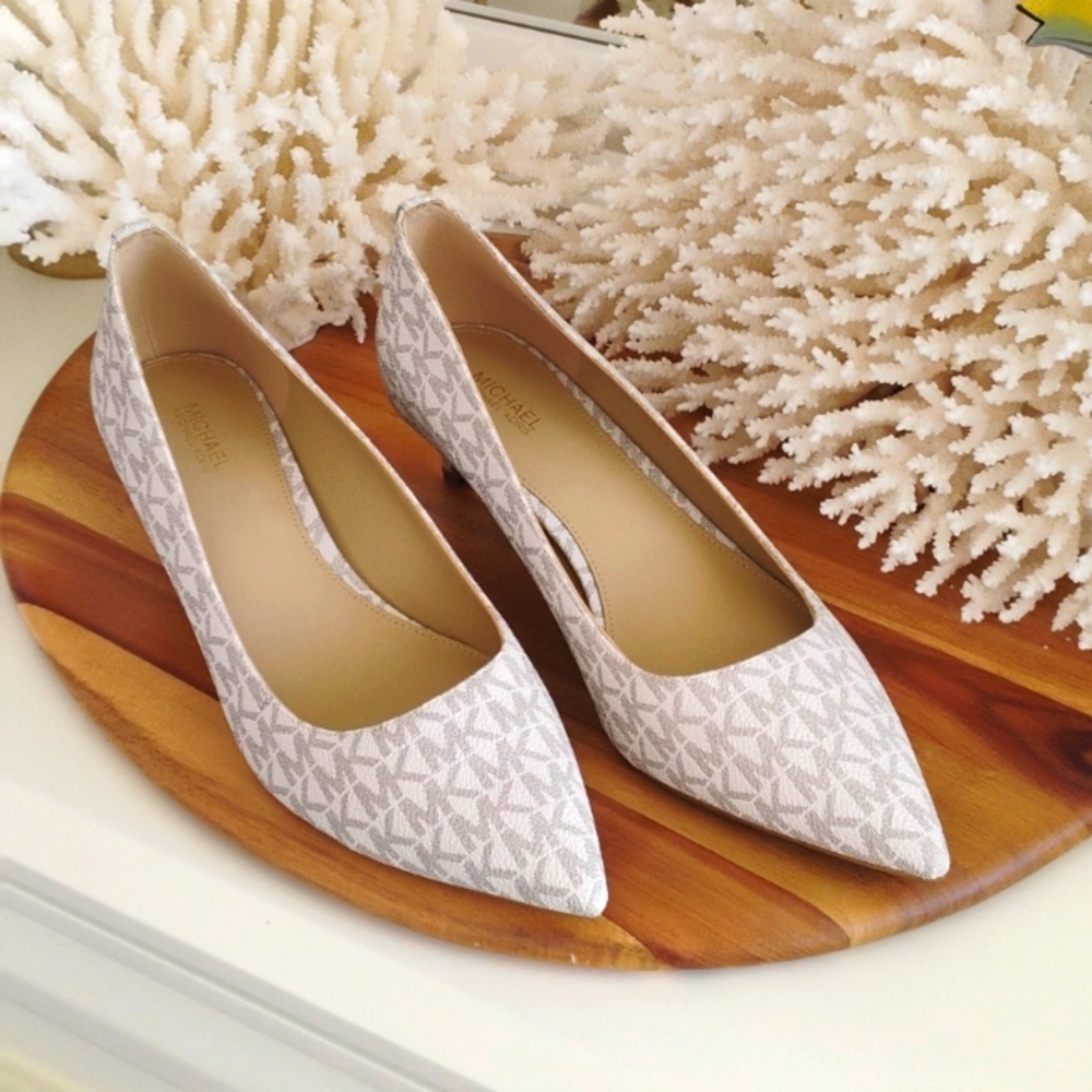 Michael Kors 🔥 NWT 🔥Alina Flex Kitten Pumps. Ivory Patterned Heels. Sz 9 - Picture 3 of 17